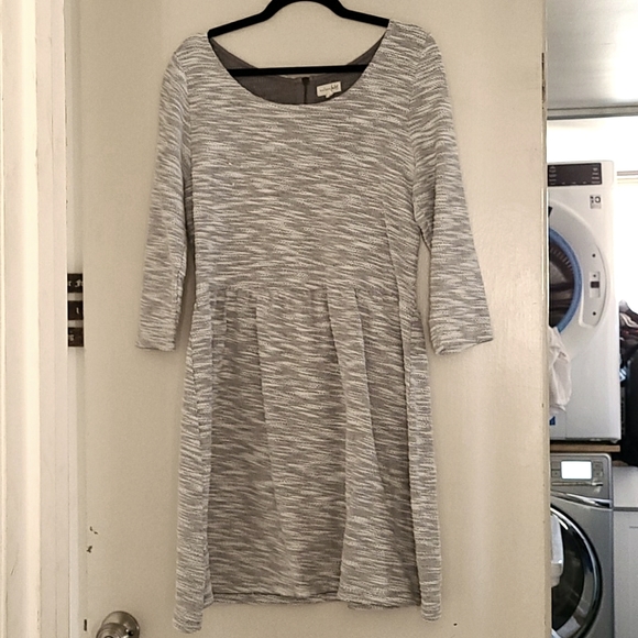 Maison Jules Dresses & Skirts - Maison Jules Gray whitd and metallic Dress